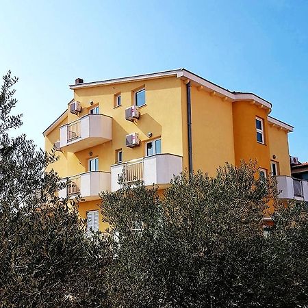 Apartmani Lili Sukošan Zewnętrze zdjęcie