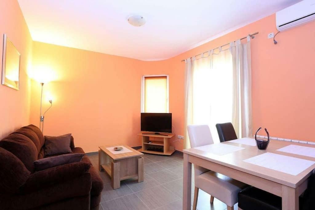 Apartmani Lili Sukošan Zewnętrze zdjęcie
