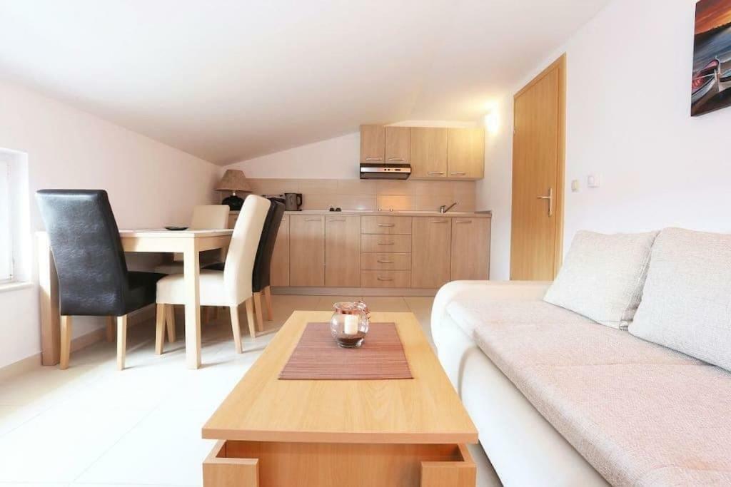 Apartmani Lili Sukošan Zewnętrze zdjęcie