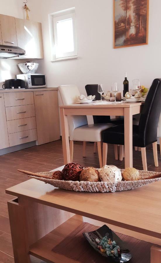 Apartmani Lili Sukošan Zewnętrze zdjęcie