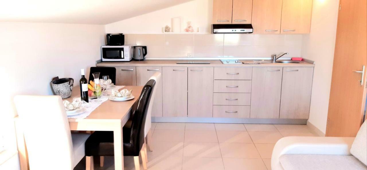 Apartmani Lili Sukošan Zewnętrze zdjęcie