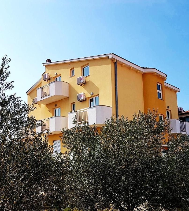 Apartmani Lili Sukošan Zewnętrze zdjęcie